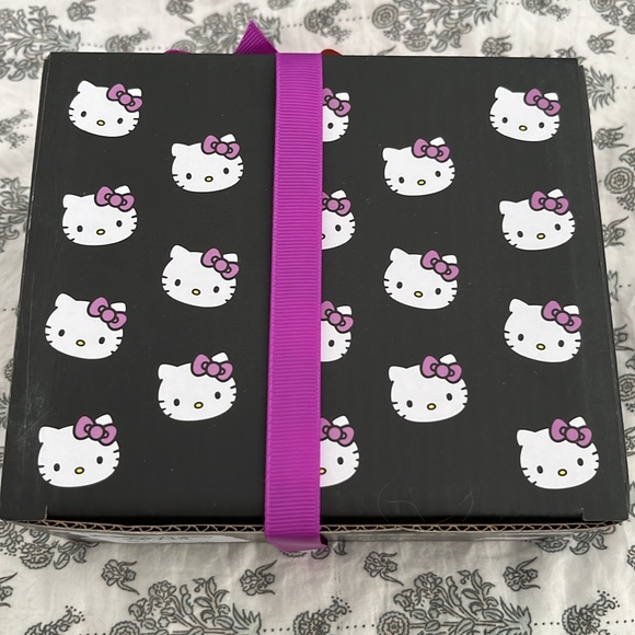 Hello Kitty Halloween Salt and Pepper shaker - Picture 3 of 4